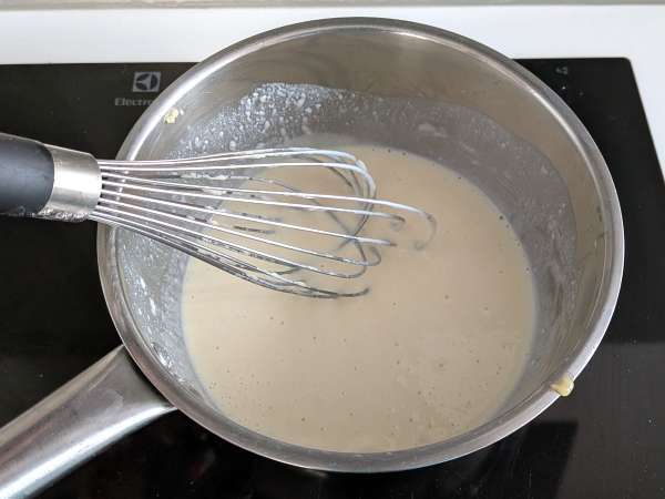 Ricottajuustolla ja sienillä täytetyt crepes: täydellinen kermainen kasvisresepti joka tilaisuuteen - Valmistelu askel 7