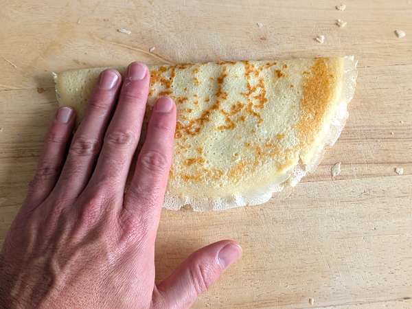 Ricottajuustolla ja sienillä täytetyt crepes: täydellinen kermainen kasvisresepti joka tilaisuuteen - Valmistelu askel 9