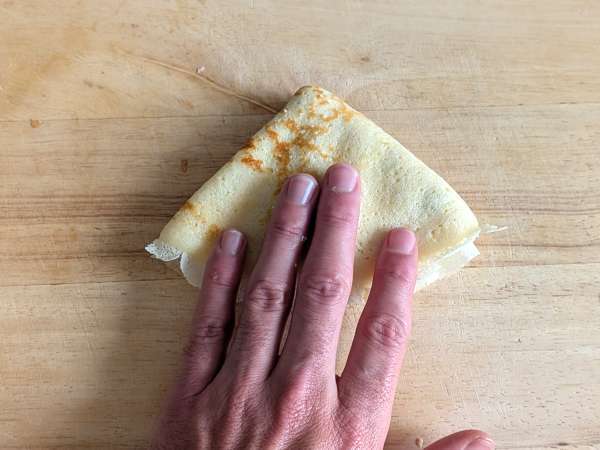 Ricottajuustolla ja sienillä täytetyt crepes: täydellinen kermainen kasvisresepti joka tilaisuuteen - Valmistelu askel 10