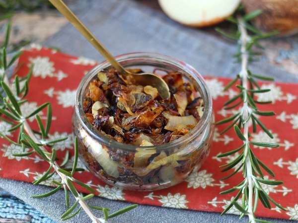 Sipuliconfit: yksinkertaista, tyylikästä ja täydellistä lihan ja juuston kanssa. - Valmistelu askel 6