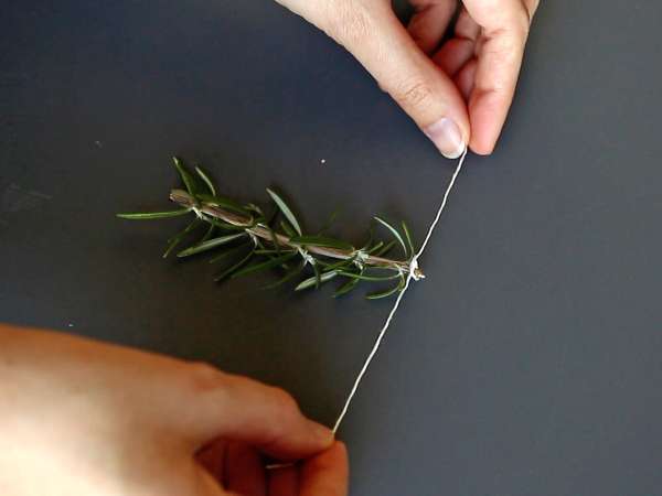 Cocktail, jonka sisällä on lumen peittämä kuusi - Valmistelu askel 2