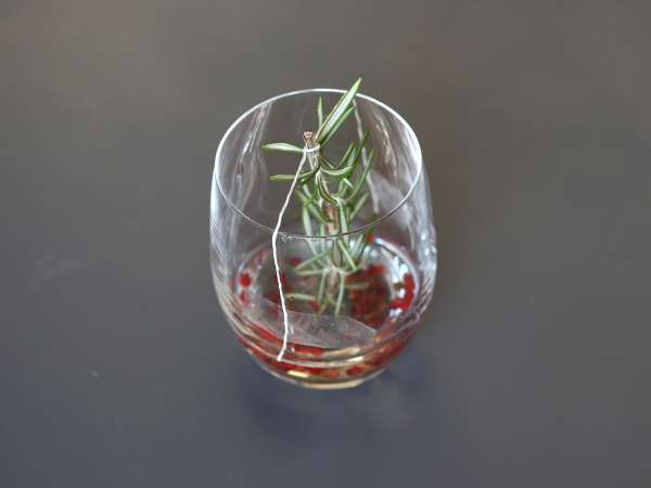 Cocktail, jonka sisällä on lumen peittämä kuusi - Valmistelu askel 4