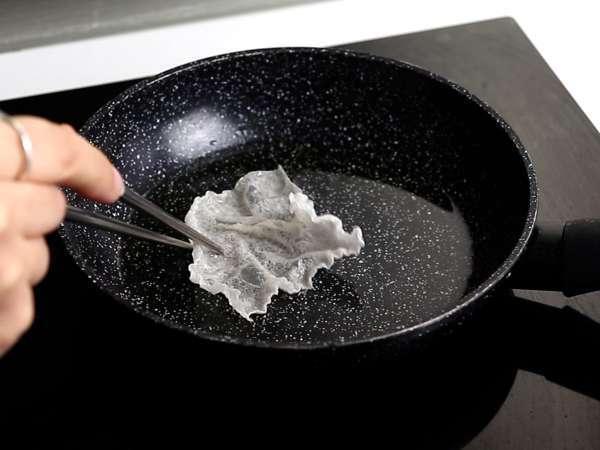 Aasialaiset tacot: lohta tartarissa riisiherkkujen kera. - Valmistelu askel 2