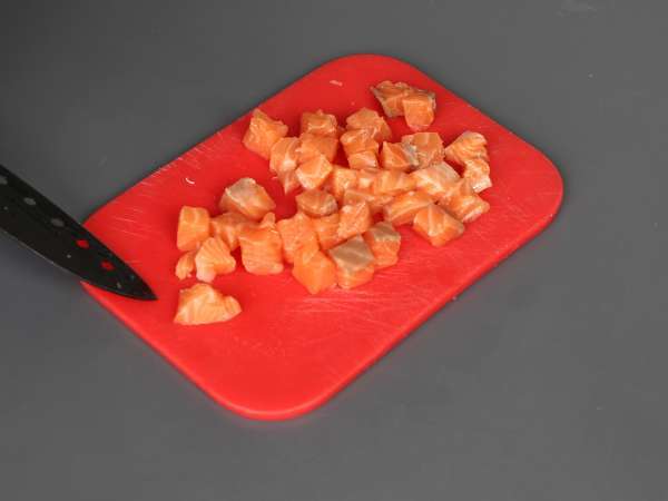 Aasialaiset tacot: lohta tartarissa riisiherkkujen kera. - Valmistelu askel 3