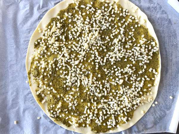 Mozzarella-pesto-leivonnaisia ilmakeittimellä, valmiina 15 minuutissa! - Valmistelu askel 2