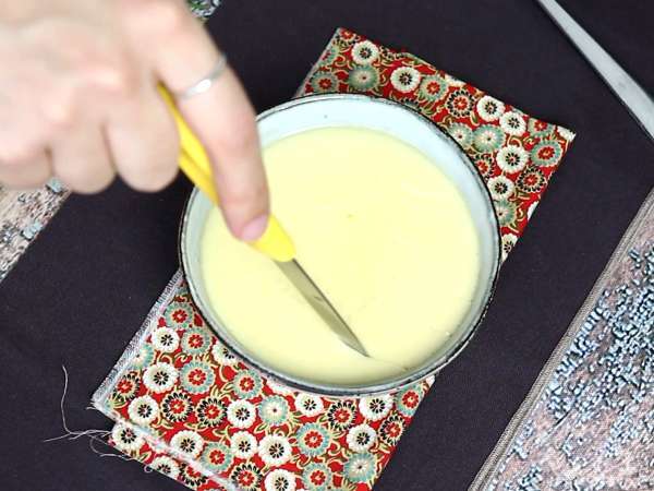 Kiinalaiset höyrytetyt kananmunat: kiinalainen resepti höyrytetyille silkkisille kananmunille, joissa on vain kaksi ainesosaa! - Valmistelu askel 4