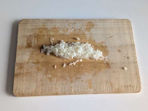 Pehmeät lihapullat ilmankuumentimessa: nopea ja helppo resepti naudanlihan kanssa. - Valmistelu askel 1