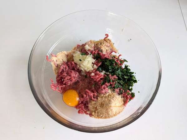 Pehmeät lihapullat ilmankuumentimessa: nopea ja helppo resepti naudanlihan kanssa. - Valmistelu askel 3