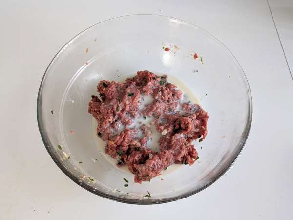 Pehmeät lihapullat ilmankuumentimessa: nopea ja helppo resepti naudanlihan kanssa. - Valmistelu askel 4