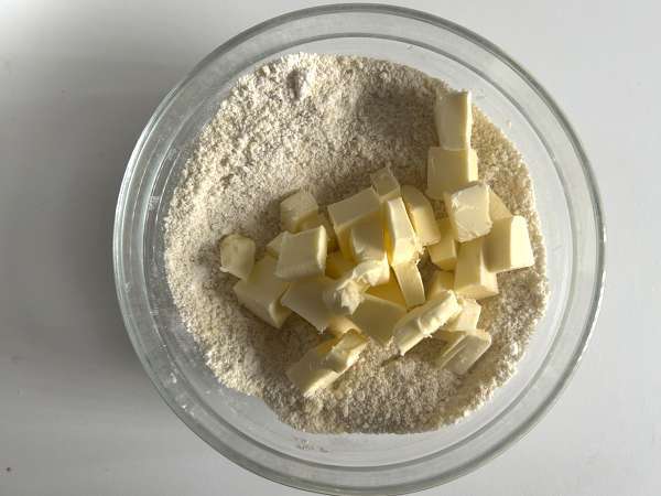 Mustikka-mantelimurska: päältä kultainen, sisältä mehukas. - Valmistelu askel 2