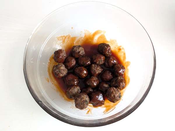 Lihapullat ilmankuumentimessa makean ja happaman grillikastikkeen kanssa: helppo ja maukas resepti - Valmistelu askel 7