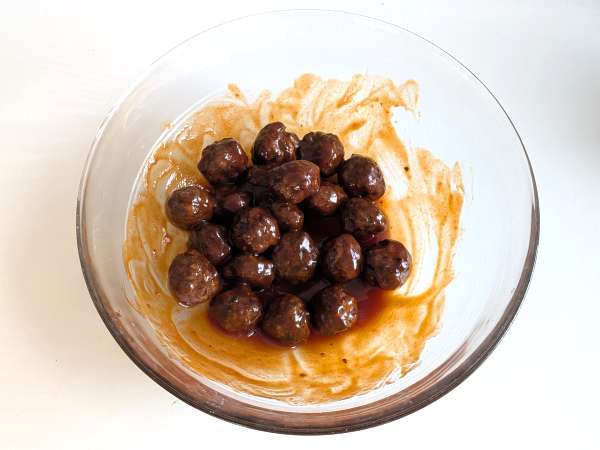 Lihapullat ilmankuumentimessa makean ja happaman grillikastikkeen kanssa: helppo ja maukas resepti - Valmistelu askel 8