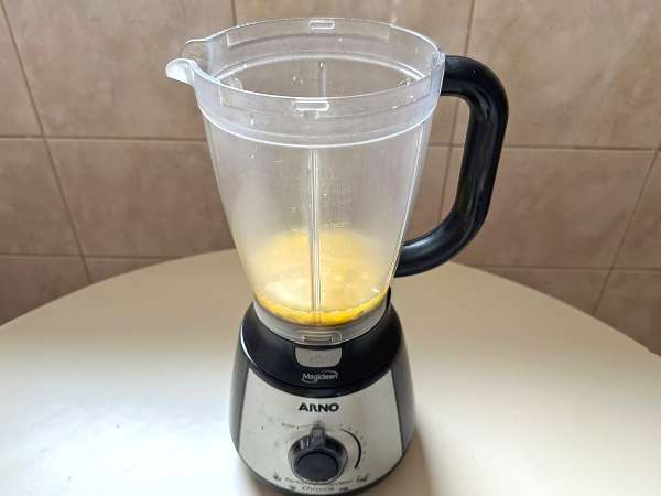 Caipirinha de maracujá batida: kermaisempi ja virkistävämpi versio brasilialaisesta klassikosta. - Valmistelu askel 1