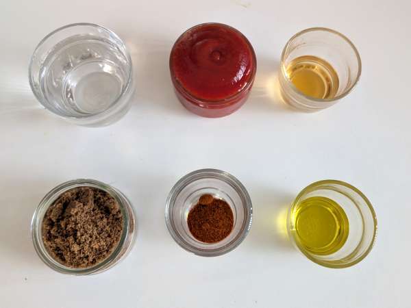 Kotitekoinen makea-hapanimeläinen grillikastike: helppo resepti, valmis hetkessä - Valmistelu askel 1