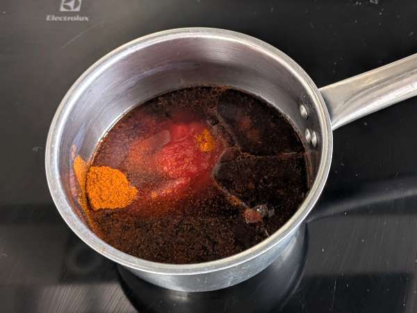 Kotitekoinen makea-hapanimeläinen grillikastike: helppo resepti, valmis hetkessä - Valmistelu askel 3