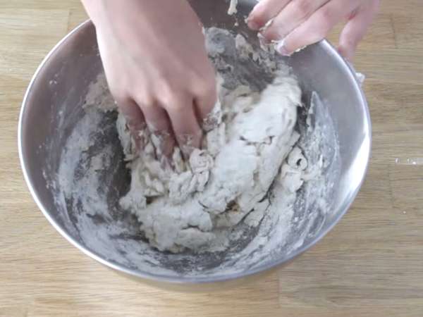 Kostea Margherita-pizza - Valmistelu askel 1