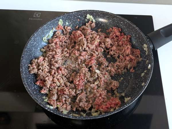 Air fryer -hampurilaissämpylät: loistava nopeaan ja maukkaaseen illalliseen - Valmistelu askel 1