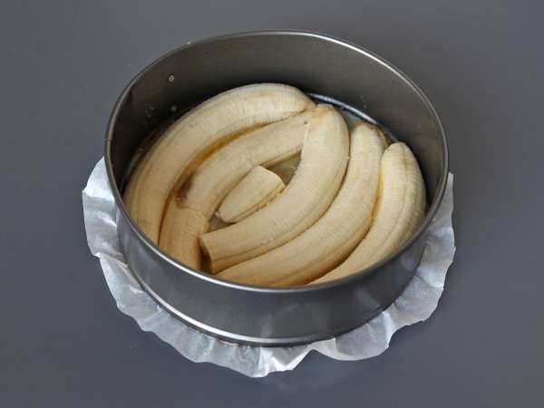 Extra fondanttinen ylösalaisin oleva banaanikakku - Valmistelu askel 2