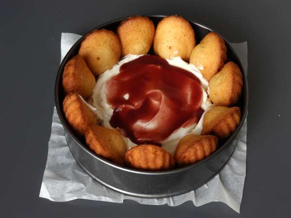 Punaisten hedelmien charlotte ja madeleinejä - Valmistelu askel 5