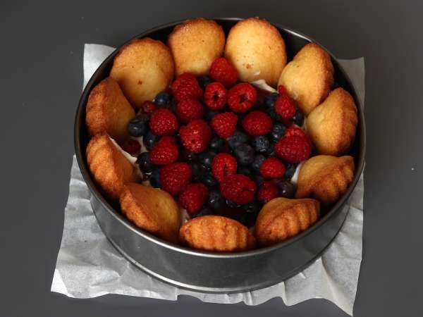 Punaisten hedelmien charlotte ja madeleinejä - Valmistelu askel 6