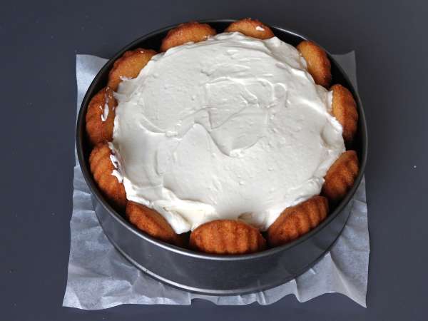 Punaisten hedelmien charlotte ja madeleinejä - Valmistelu askel 8