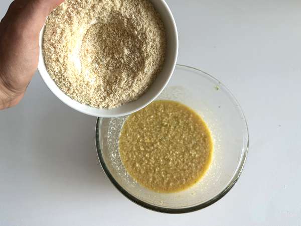 Erittäin kostea pistaasipähkinä-, limetti- ja kesäkurpitsakakku - Valmistelu askel 5