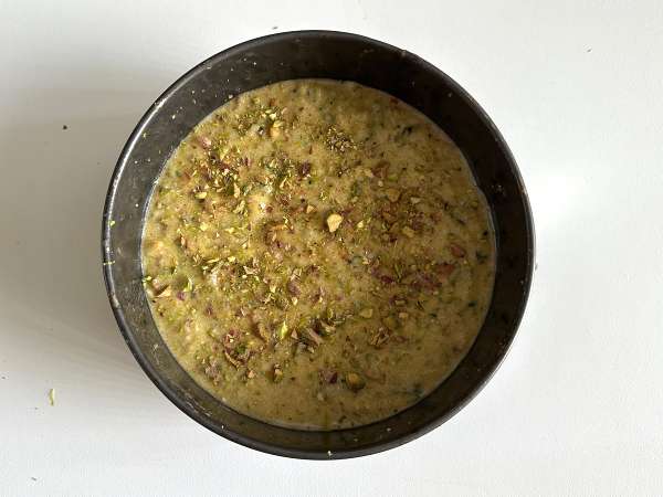 Erittäin kostea pistaasipähkinä-, limetti- ja kesäkurpitsakakku - Valmistelu askel 7