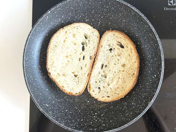 Parsaa, sitruunaa ja basilikaa sisältäviä ricotta-tartineja - Valmistelu askel 4