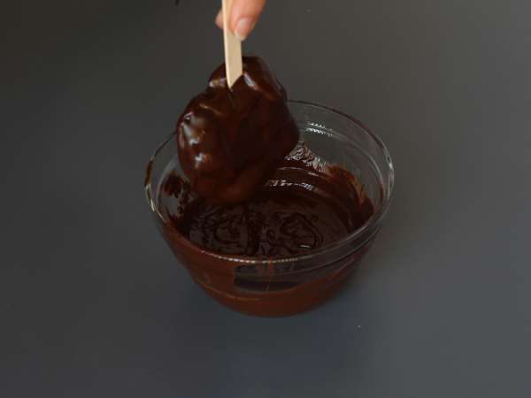 Skyr-, vadelma- ja suklaajäätelöä. Terveellinen välipala aurinkoisiin päiviin! - Valmistelu askel 4