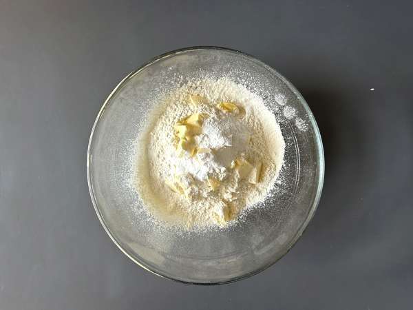 Strawberry shortcake, amerikkalainen mansikkakermakakku, joka ei koskaan petä... - Valmistelu askel 2