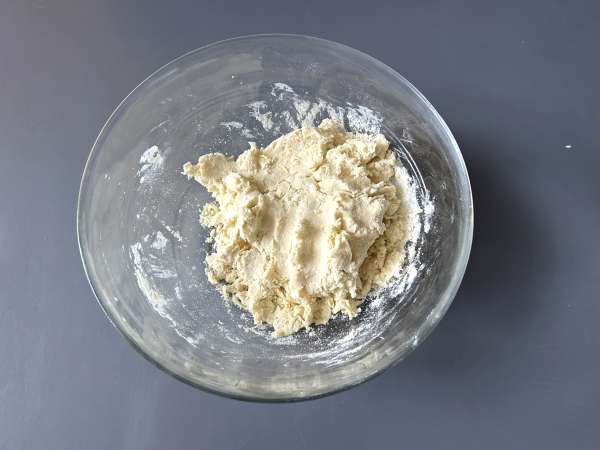 Strawberry shortcake, amerikkalainen mansikkakermakakku, joka ei koskaan petä... - Valmistelu askel 3