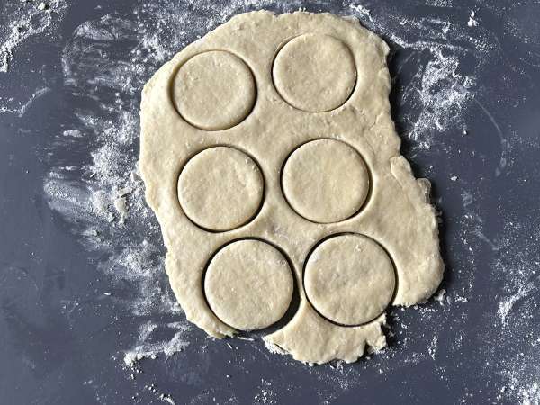 Strawberry shortcake, amerikkalainen mansikkakermakakku, joka ei koskaan petä... - Valmistelu askel 4