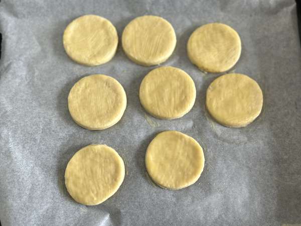 Strawberry shortcake, amerikkalainen mansikkakermakakku, joka ei koskaan petä... - Valmistelu askel 5