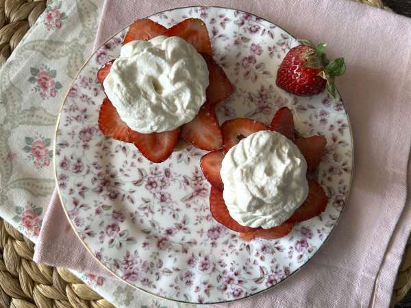 Strawberry shortcake, amerikkalainen mansikkakermakakku, joka ei koskaan petä... - Valmistelu askel 9