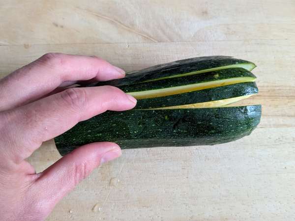 Kesäkurpitsakarbonara: helppo kasvisruokaresepti - Valmistelu askel 1