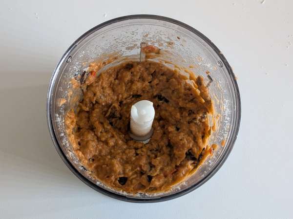 Pasta munakoisokermalla ja kirsikkatomaateilla: yksinkertainen ja maukas resepti - Valmistelu askel 4
