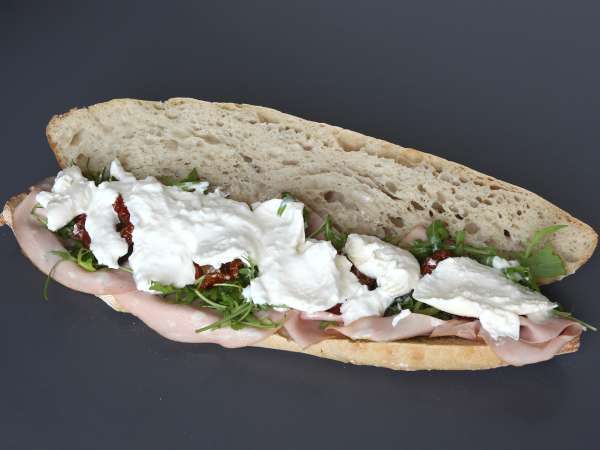 Gourmet italialainen voileipä, jossa on mortadellaa ja burrata-juustoa - Valmistelu askel 5