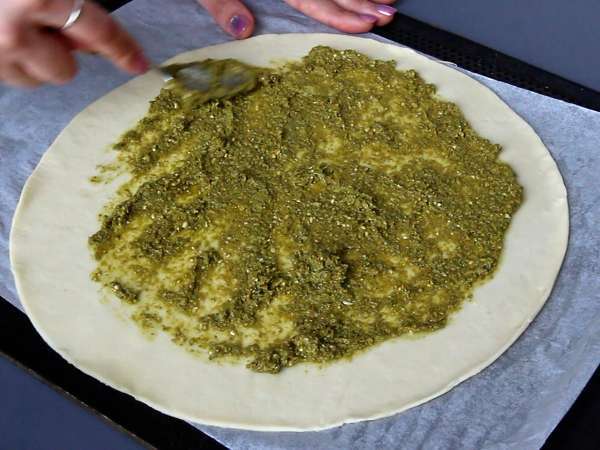 Pesto- ja kesäkurpitsatorttu: helppo resepti, joka tuoksuu aivan kesältä! - Valmistelu askel 3
