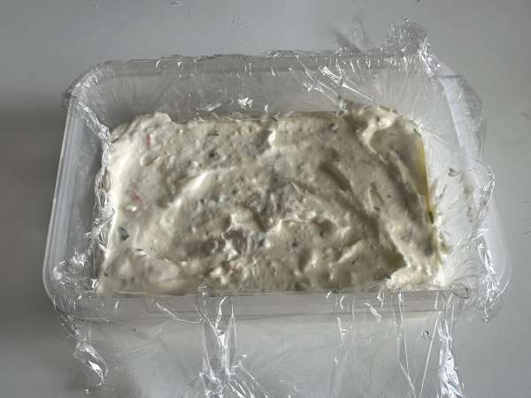 Kypsentämätön surimi-terriini: helppo kylmä alkupala, joka sopii täydellisesti kesään - Valmistelu askel 7