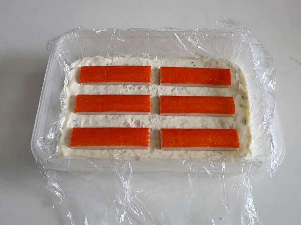 Kypsentämätön surimi-terriini: helppo kylmä alkupala, joka sopii täydellisesti kesään - Valmistelu askel 8