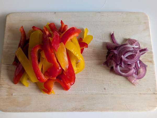 Pasta paprikoilla ja mintulla: kermaista ja aromaattista - Valmistelu askel 1
