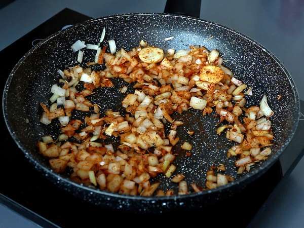 Orzo-pasta tomaateilla ja katkaravuilla risoton tapaan - Valmistelu askel 3