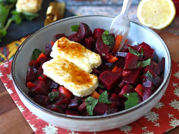 Punajuurisalaatti grillatulla halloumi-juustolla - Valmistelu askel 9