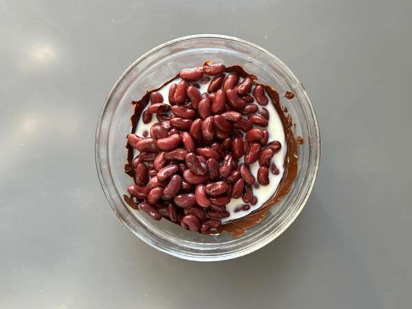 Proteiinibrownie, jossa on suklaata ja punaisia papuja - Valmistelu askel 3