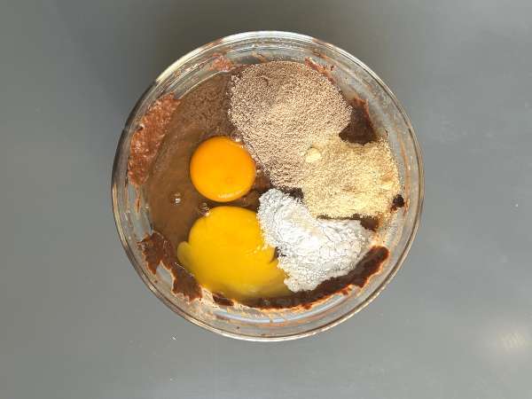 Proteiinibrownie, jossa on suklaata ja punaisia papuja - Valmistelu askel 4