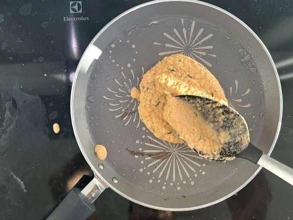 Suolaiset pannukakut korallilinsseillä: helppo ja proteiinipitoinen resepti - Valmistelu askel 7