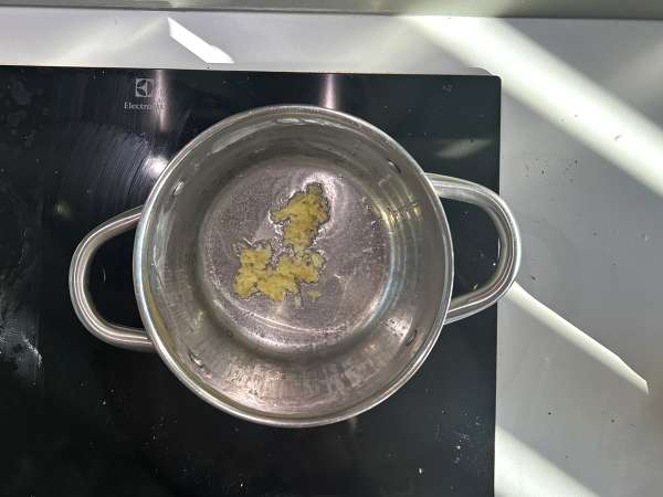 Punalenkkien curry kookosmaitolla: helppo ja kermainen resepti - Valmistelu askel 2