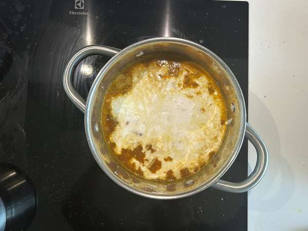 Punalenkkien curry kookosmaitolla: helppo ja kermainen resepti - Valmistelu askel 6