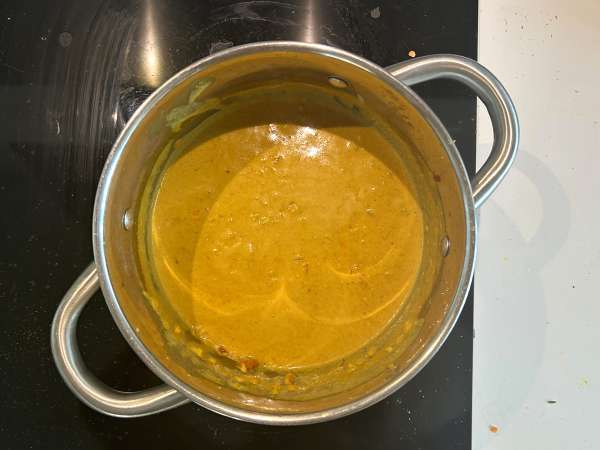 Punalenkkien curry kookosmaitolla: helppo ja kermainen resepti - Valmistelu askel 7