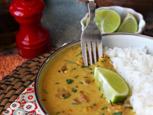 Punalenkkien curry kookosmaitolla: helppo ja kermainen resepti - Valmistelu askel 8
